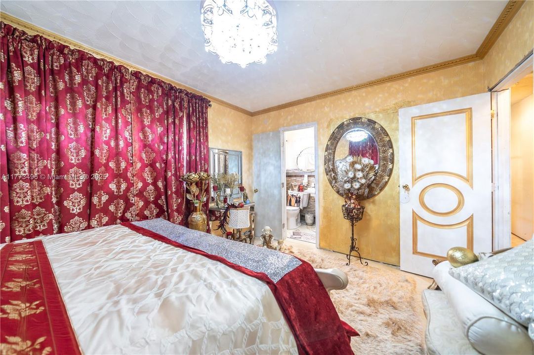 Recently Sold: $900,000 (4 beds, 4 baths, 4117 Square Feet)