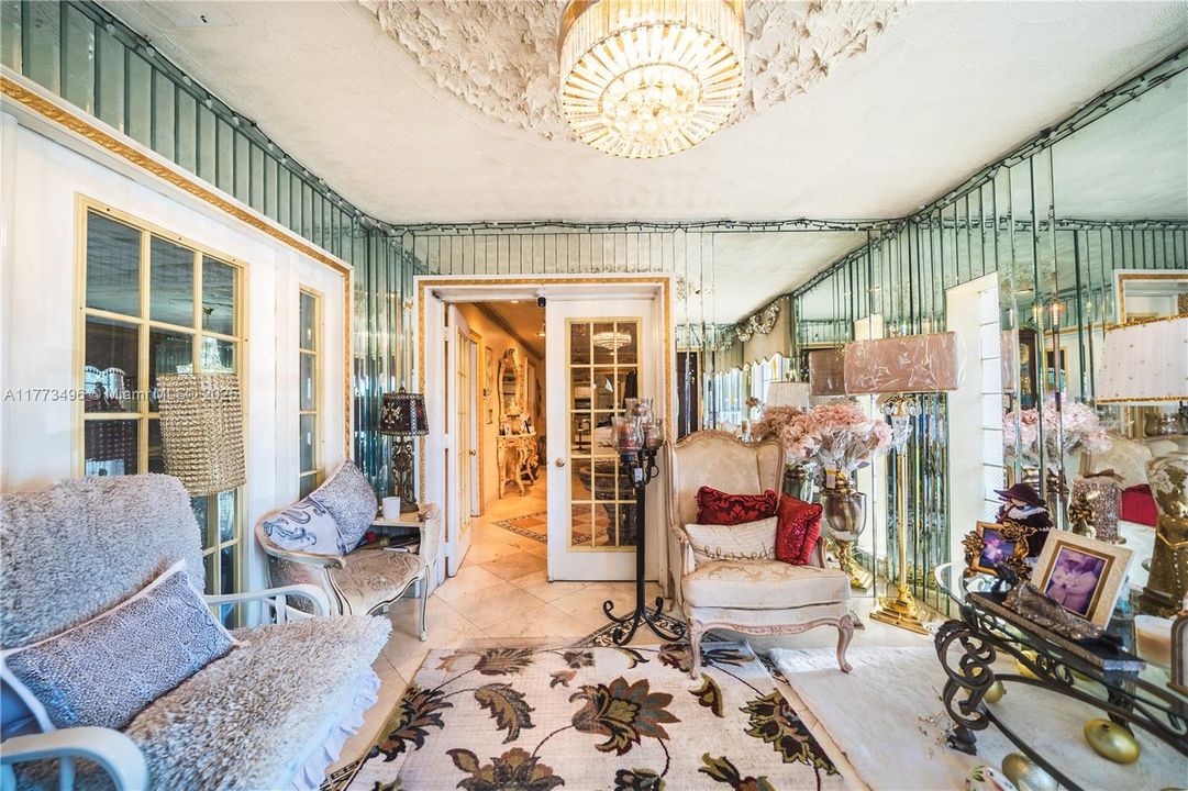 Recently Sold: $900,000 (4 beds, 4 baths, 4117 Square Feet)