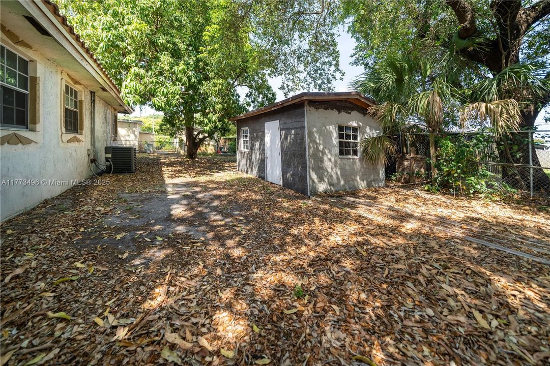 Recently Sold: $900,000 (4 beds, 4 baths, 4117 Square Feet)