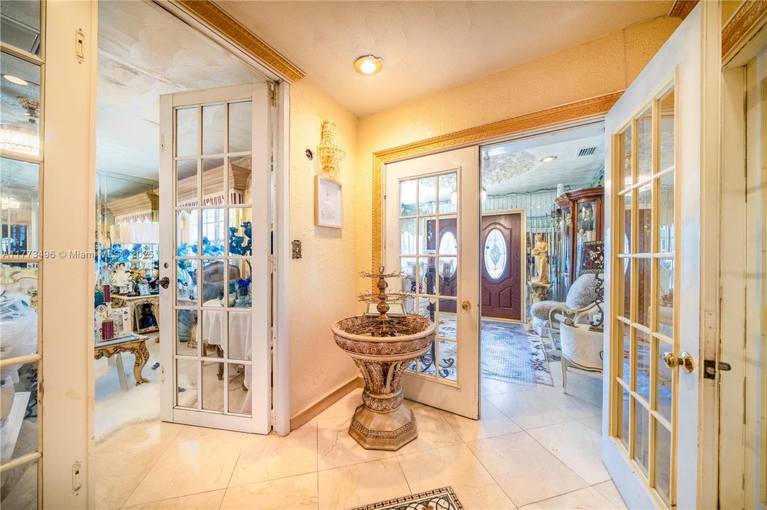 Recently Sold: $900,000 (4 beds, 4 baths, 4117 Square Feet)