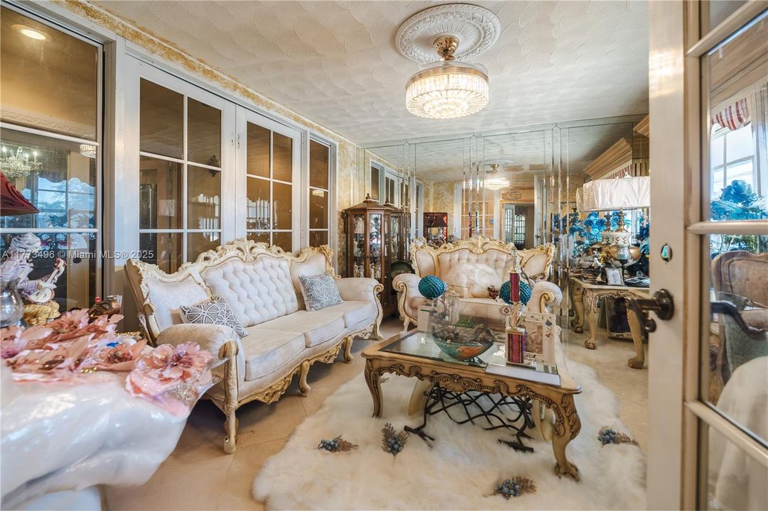 Recently Sold: $900,000 (4 beds, 4 baths, 4117 Square Feet)