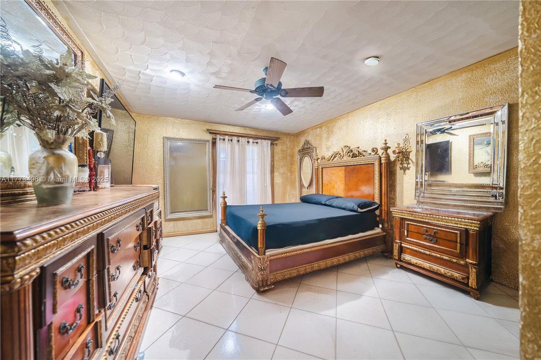 Recently Sold: $900,000 (4 beds, 4 baths, 4117 Square Feet)