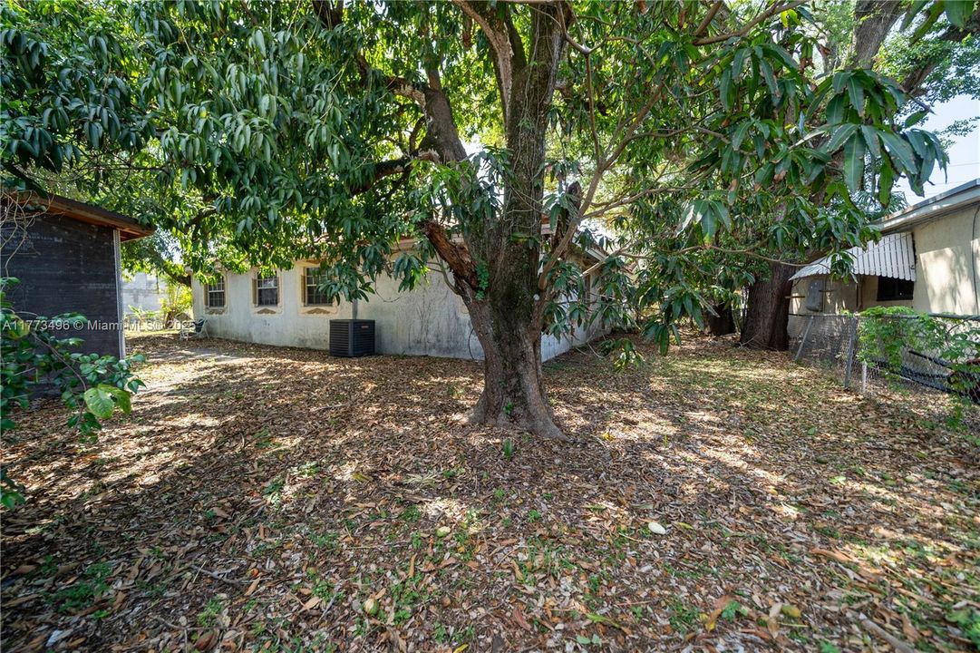 Recently Sold: $900,000 (4 beds, 4 baths, 4117 Square Feet)