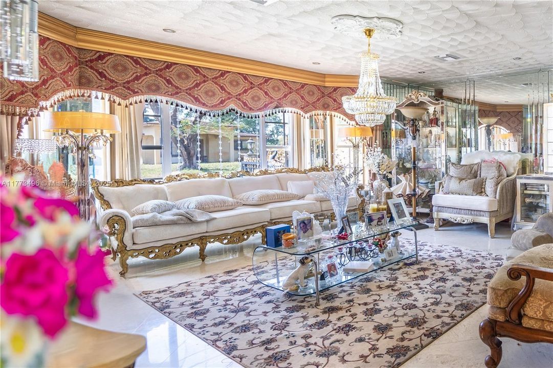 Recently Sold: $900,000 (4 beds, 4 baths, 4117 Square Feet)