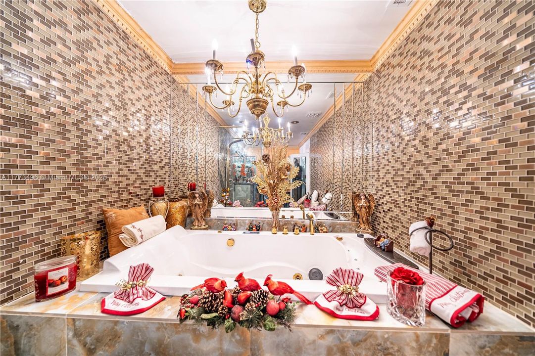 Recently Sold: $900,000 (4 beds, 4 baths, 4117 Square Feet)