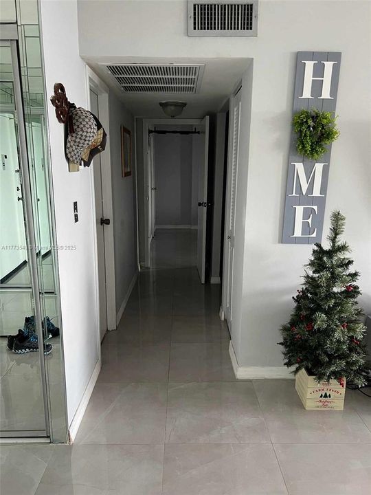 Recently Rented: $2,200 (2 beds, 1 baths, 924 Square Feet)