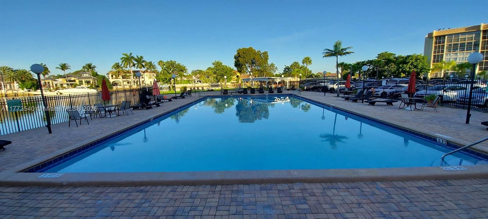 Recently Rented: $2,200 (2 beds, 1 baths, 924 Square Feet)