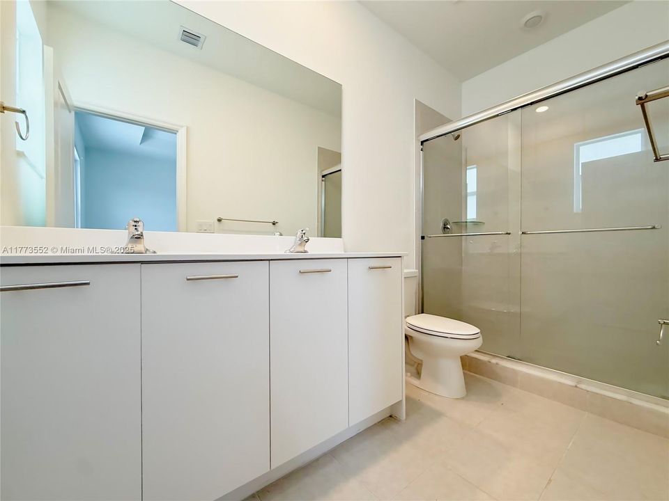 Недавно арендовано: $3,000 (3 спален, 3 ванн, 1331 Квадратных фут)