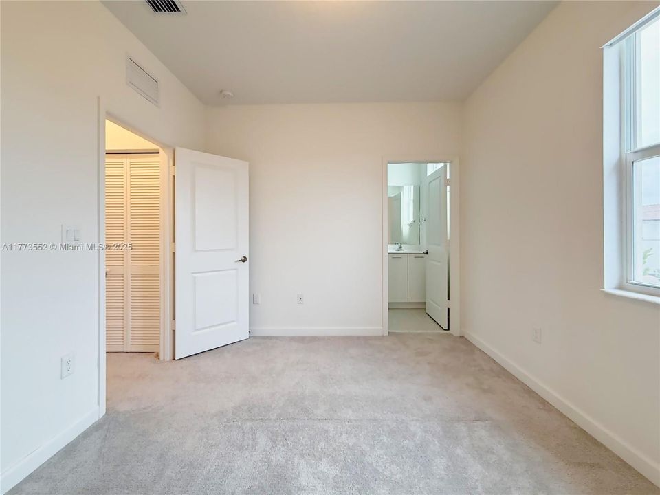 Недавно арендовано: $3,000 (3 спален, 3 ванн, 1331 Квадратных фут)