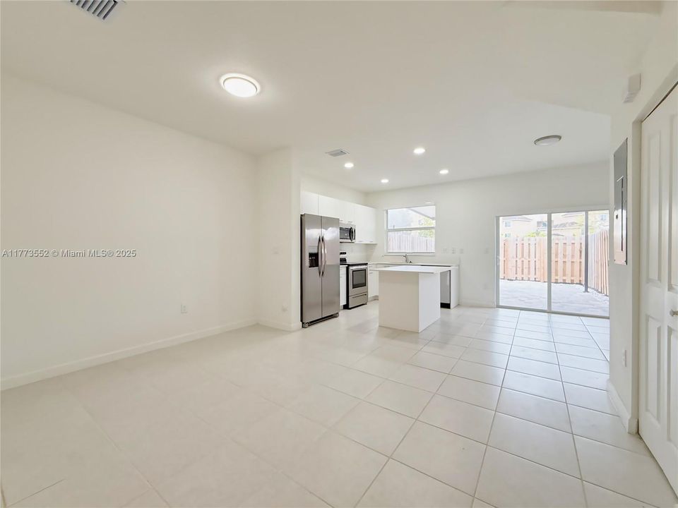 Недавно арендовано: $3,000 (3 спален, 3 ванн, 1331 Квадратных фут)