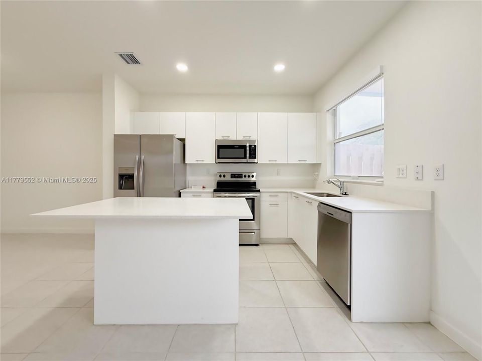 Недавно арендовано: $3,000 (3 спален, 3 ванн, 1331 Квадратных фут)