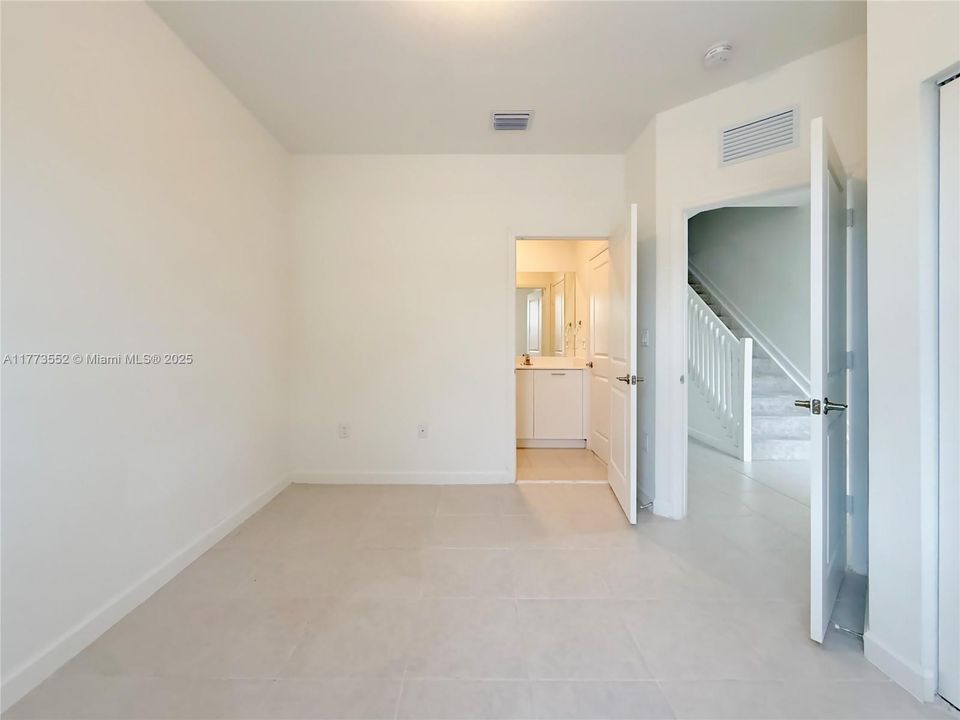 Недавно арендовано: $3,000 (3 спален, 3 ванн, 1331 Квадратных фут)