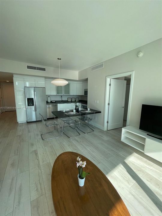 最近租的: $4,100 (2 贝兹, 2 浴室, 986 平方英尺)