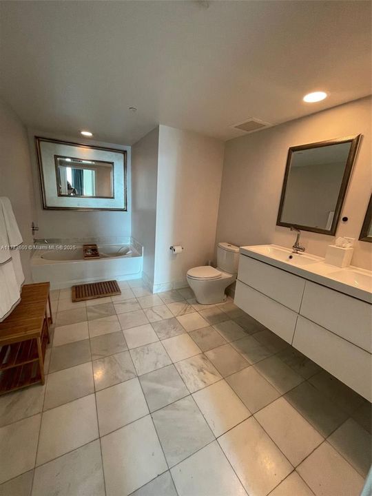 最近租的: $4,100 (2 贝兹, 2 浴室, 986 平方英尺)