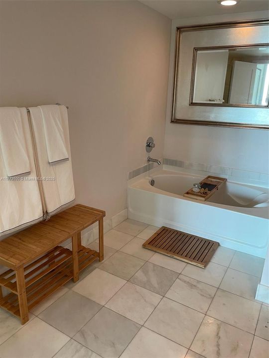 最近租的: $4,100 (2 贝兹, 2 浴室, 986 平方英尺)