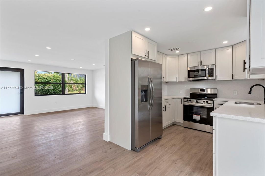 Недавно продано: $465,000 (3 спален, 2 ванн, 1102 Квадратных фут)