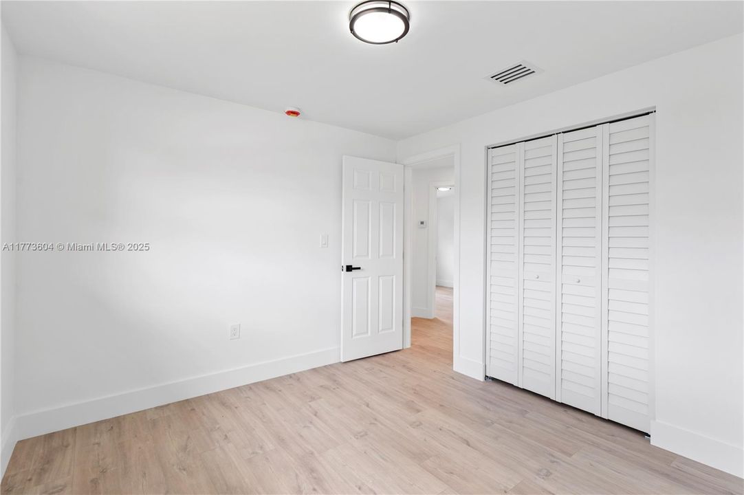 Недавно продано: $465,000 (3 спален, 2 ванн, 1102 Квадратных фут)