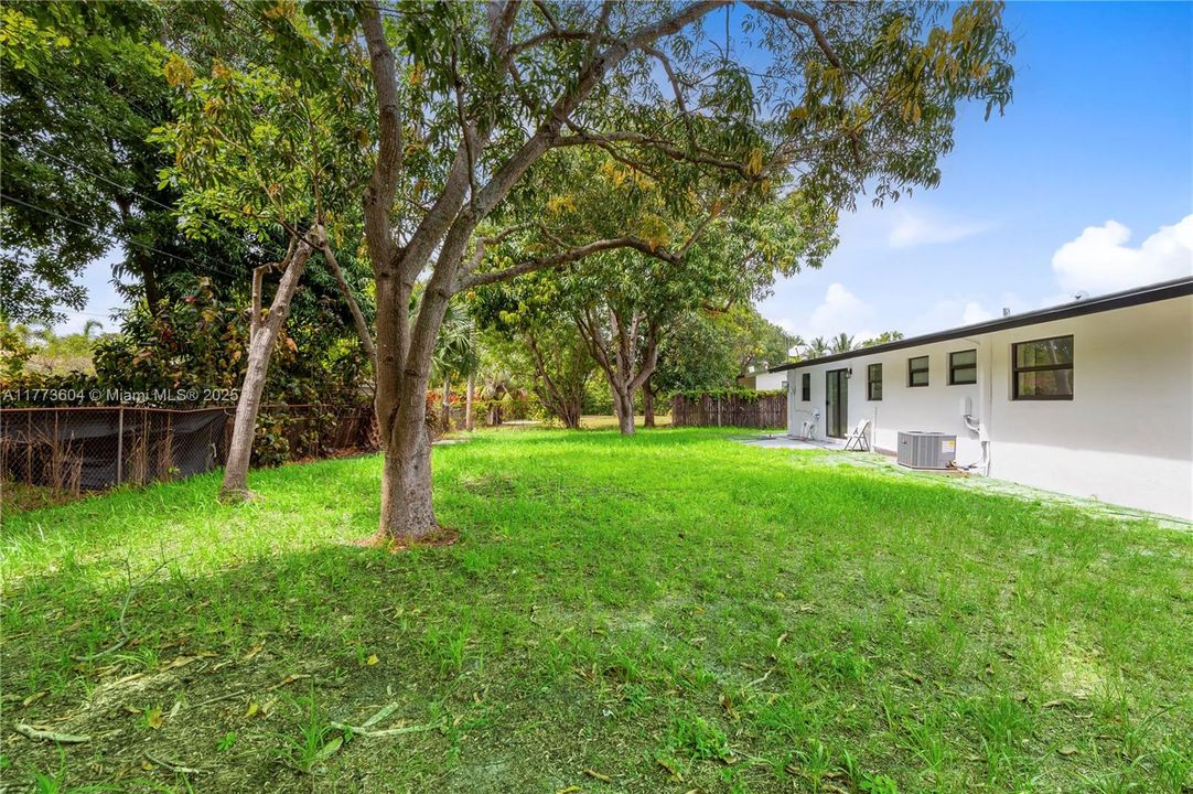 Недавно продано: $465,000 (3 спален, 2 ванн, 1102 Квадратных фут)