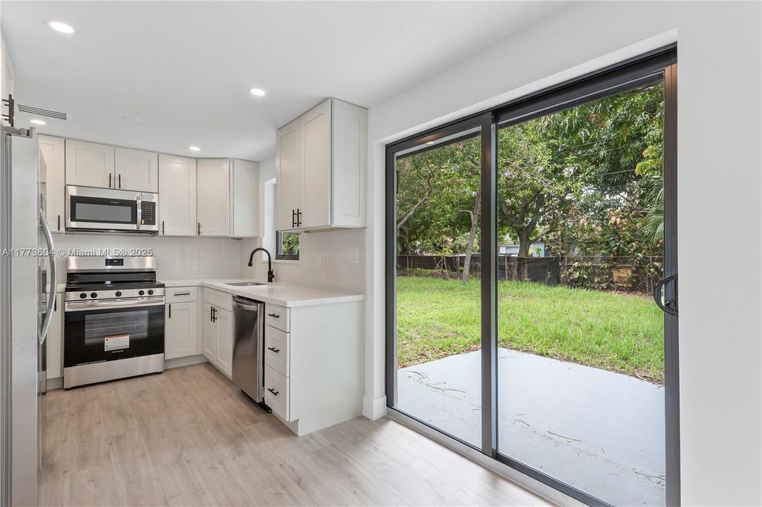 Недавно продано: $465,000 (3 спален, 2 ванн, 1102 Квадратных фут)