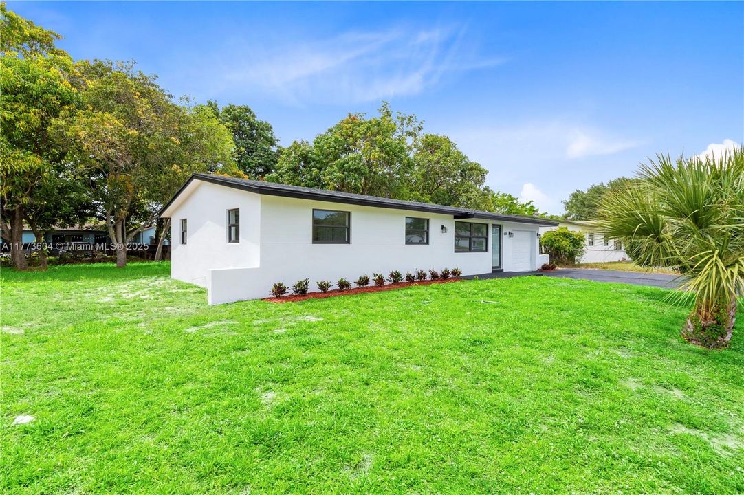 Недавно продано: $465,000 (3 спален, 2 ванн, 1102 Квадратных фут)