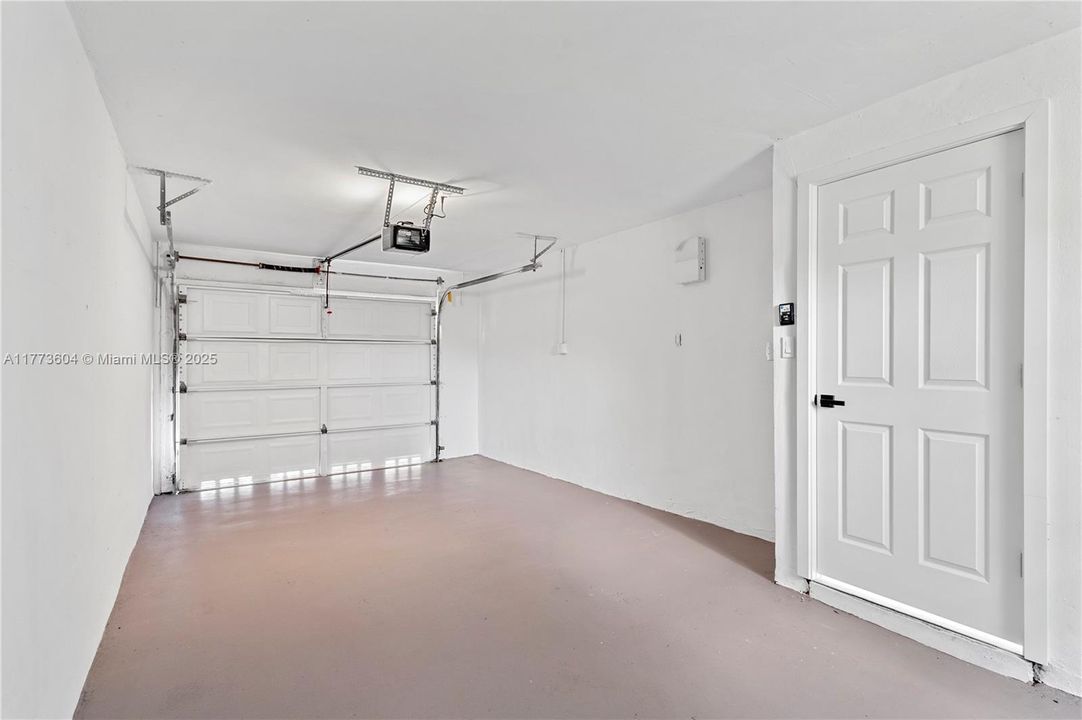 Недавно продано: $465,000 (3 спален, 2 ванн, 1102 Квадратных фут)