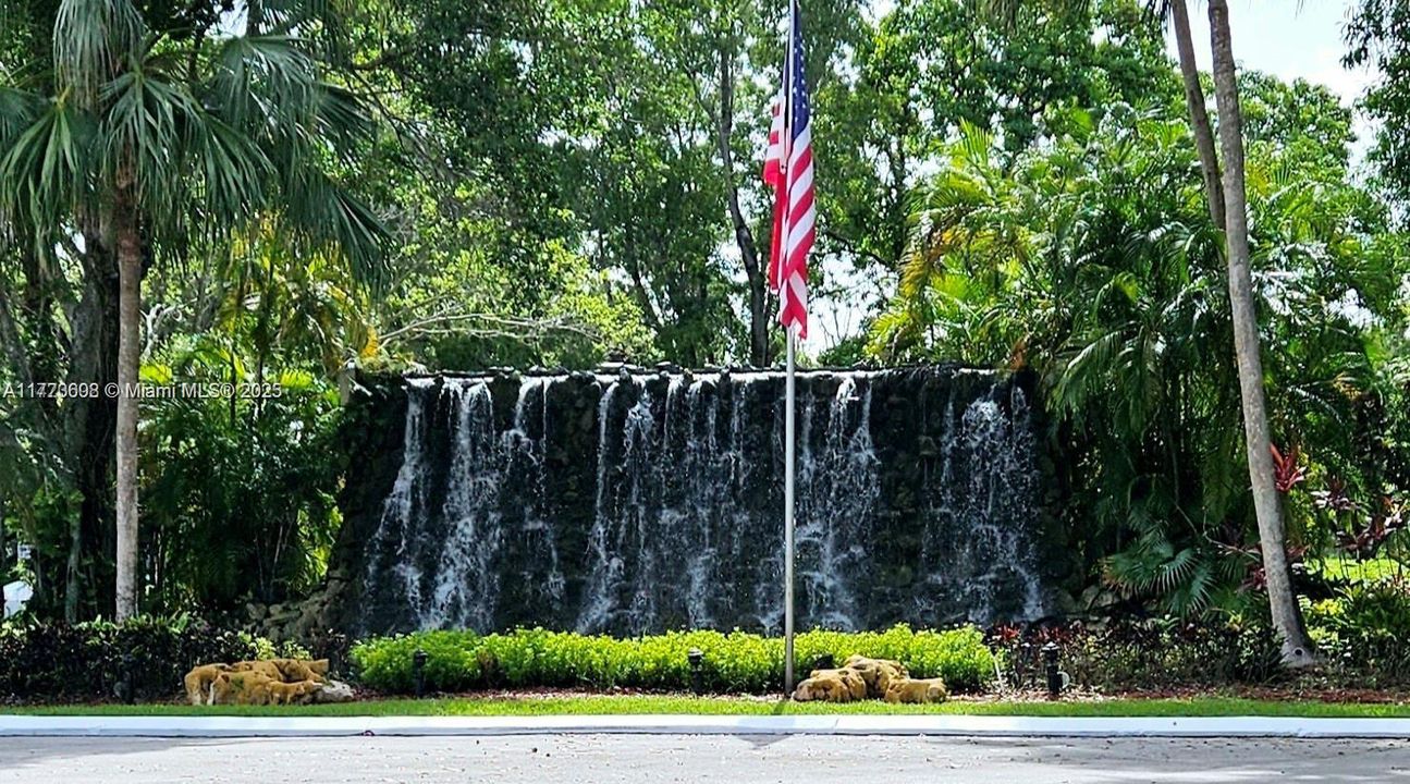 For Sale: $349,000 (2 beds, 2 baths, 1273 Square Feet)