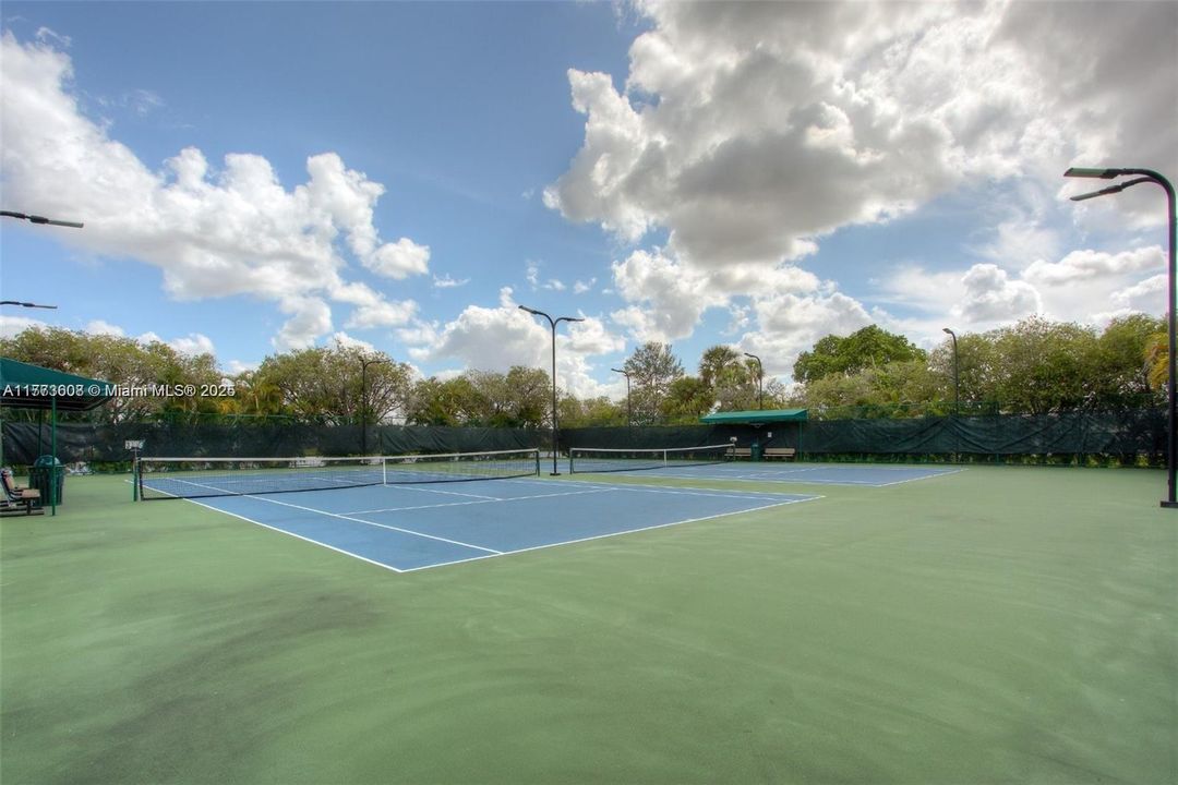 Tennis Courts in Complex