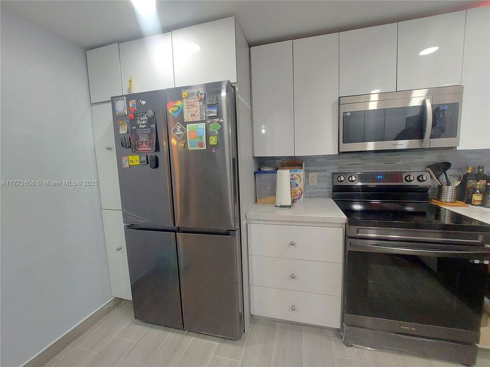 For Sale: $349,000 (2 beds, 2 baths, 1273 Square Feet)