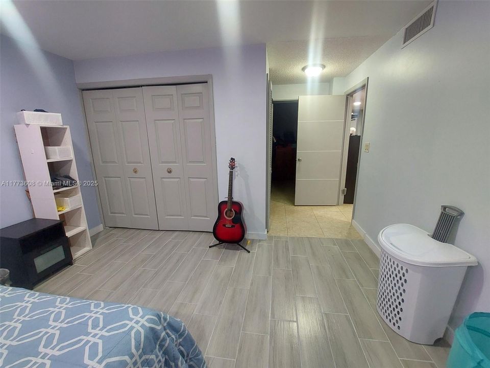 For Sale: $349,000 (2 beds, 2 baths, 1273 Square Feet)