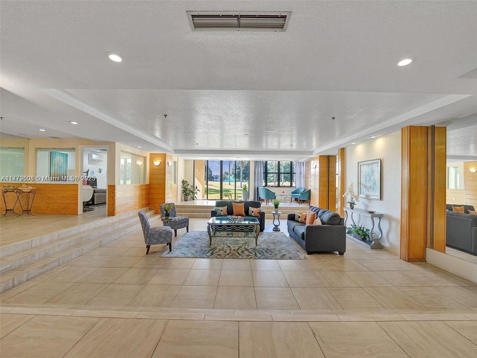 For Sale: $349,000 (2 beds, 2 baths, 1273 Square Feet)