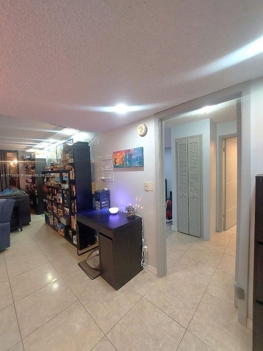 For Sale: $349,000 (2 beds, 2 baths, 1273 Square Feet)