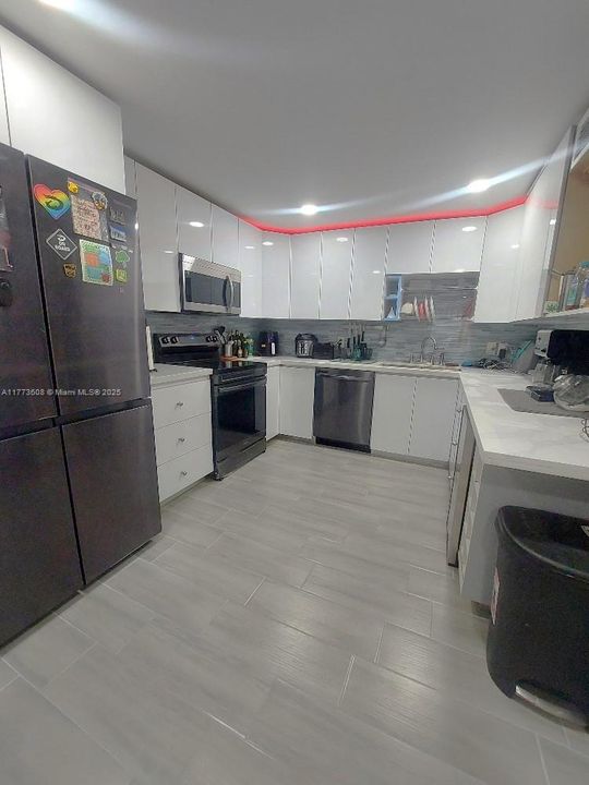 For Sale: $349,000 (2 beds, 2 baths, 1273 Square Feet)