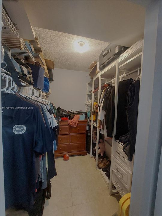 Master Walking Closet