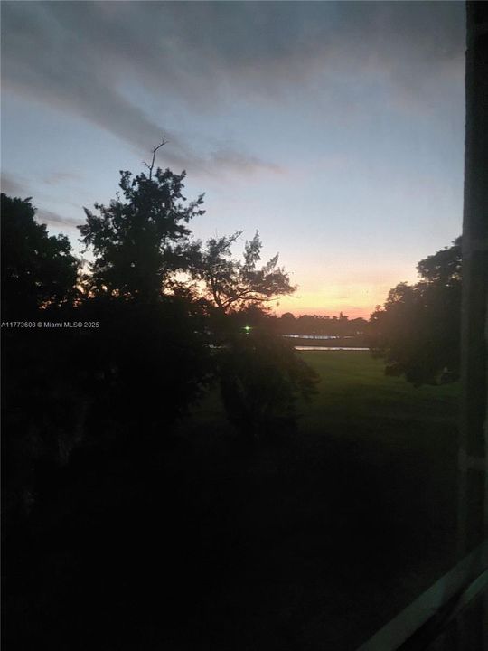 For Sale: $349,000 (2 beds, 2 baths, 1273 Square Feet)