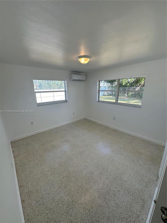 Recently Rented: $1,350 (1 beds, 1 baths, 0 Square Feet)