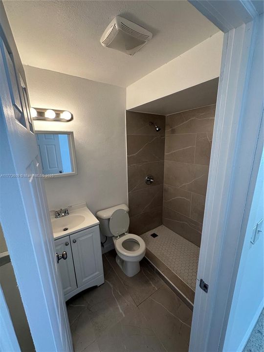 Recently Rented: $1,350 (1 beds, 1 baths, 0 Square Feet)