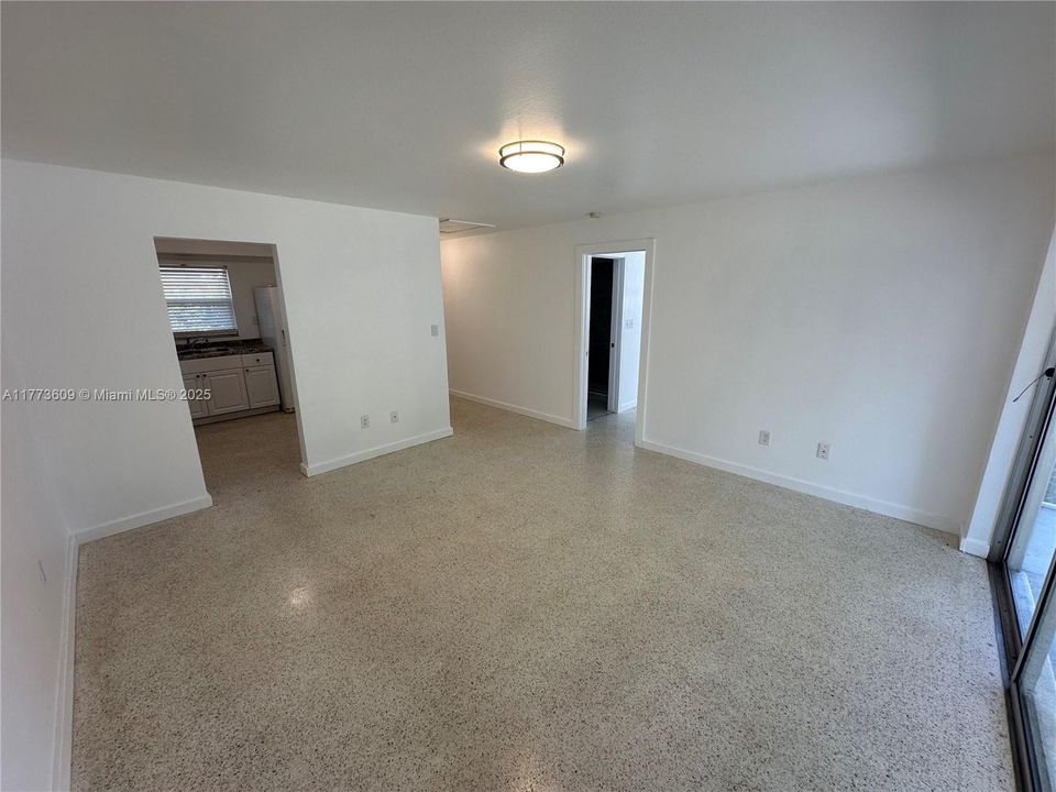 Recently Rented: $1,350 (1 beds, 1 baths, 0 Square Feet)