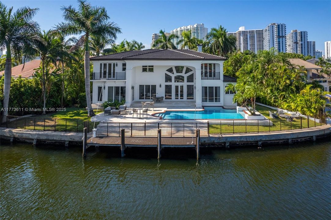 For Sale: $9,225,000 (6 beds, 5 baths, 4413 Square Feet)