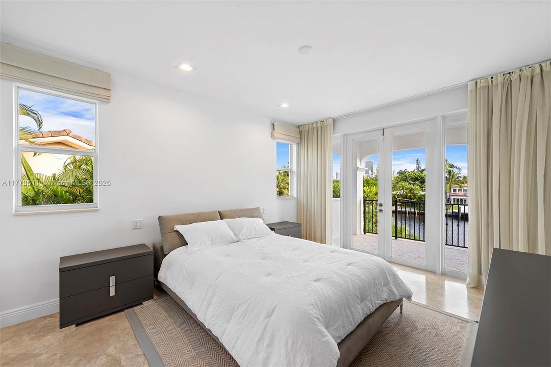 For Sale: $9,225,000 (6 beds, 5 baths, 4413 Square Feet)