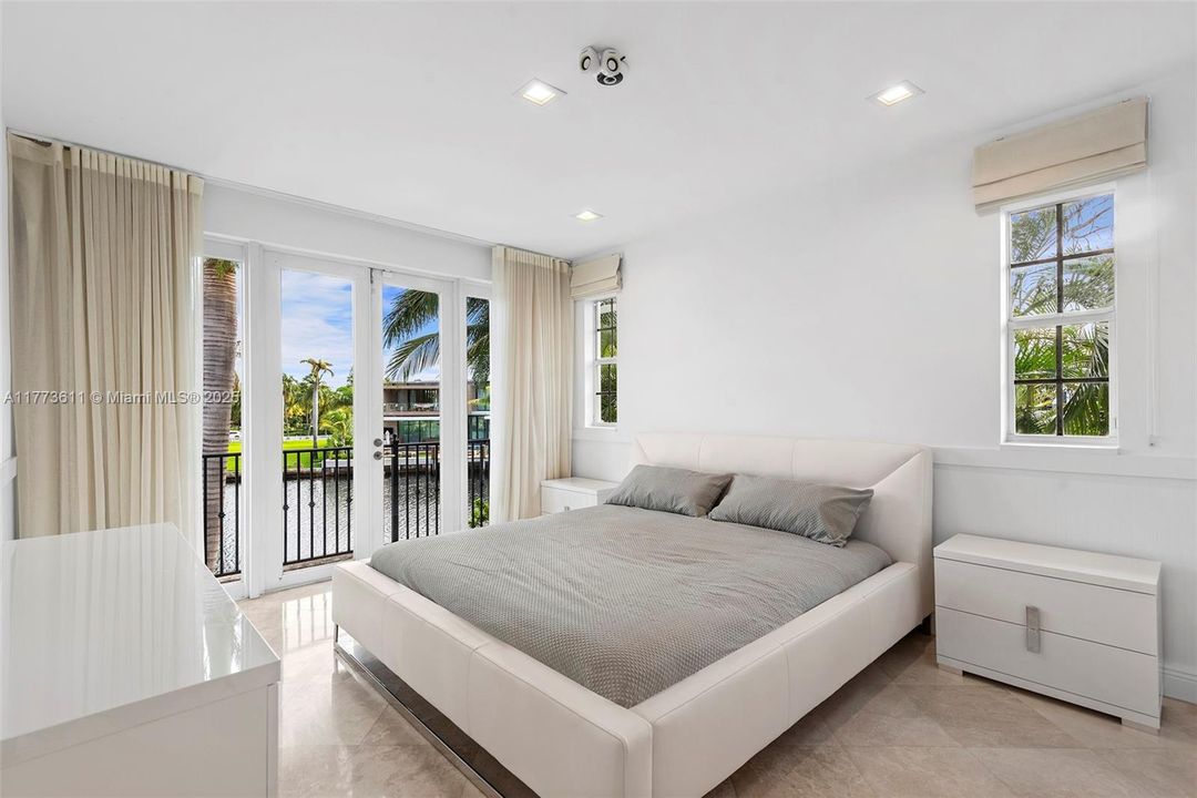 For Sale: $9,225,000 (6 beds, 5 baths, 4413 Square Feet)