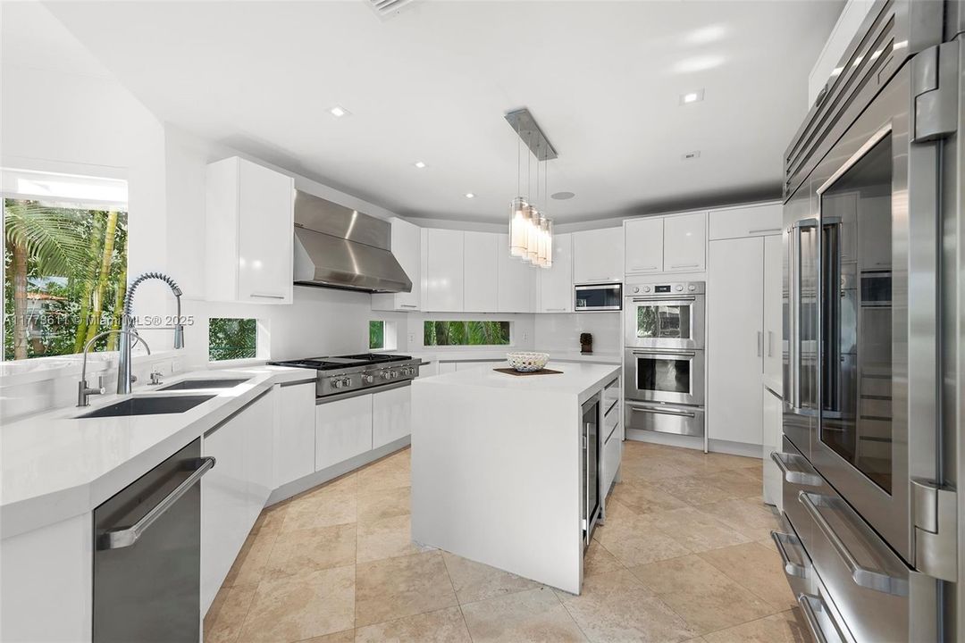 For Sale: $9,225,000 (6 beds, 5 baths, 4413 Square Feet)