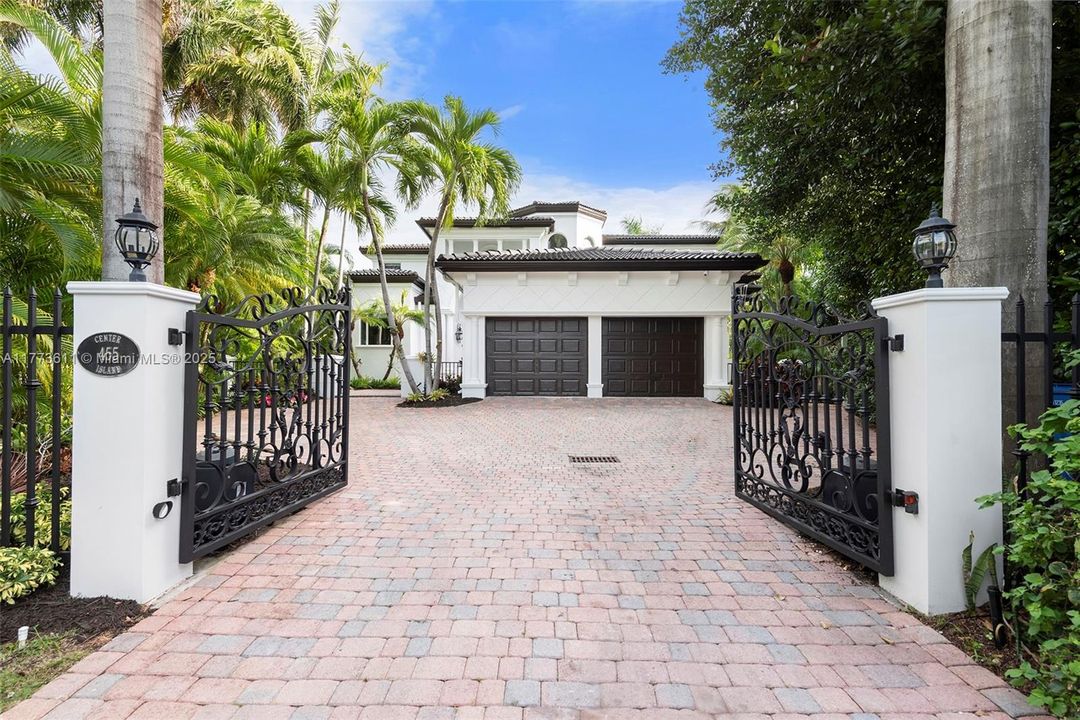 For Sale: $9,225,000 (6 beds, 5 baths, 4413 Square Feet)