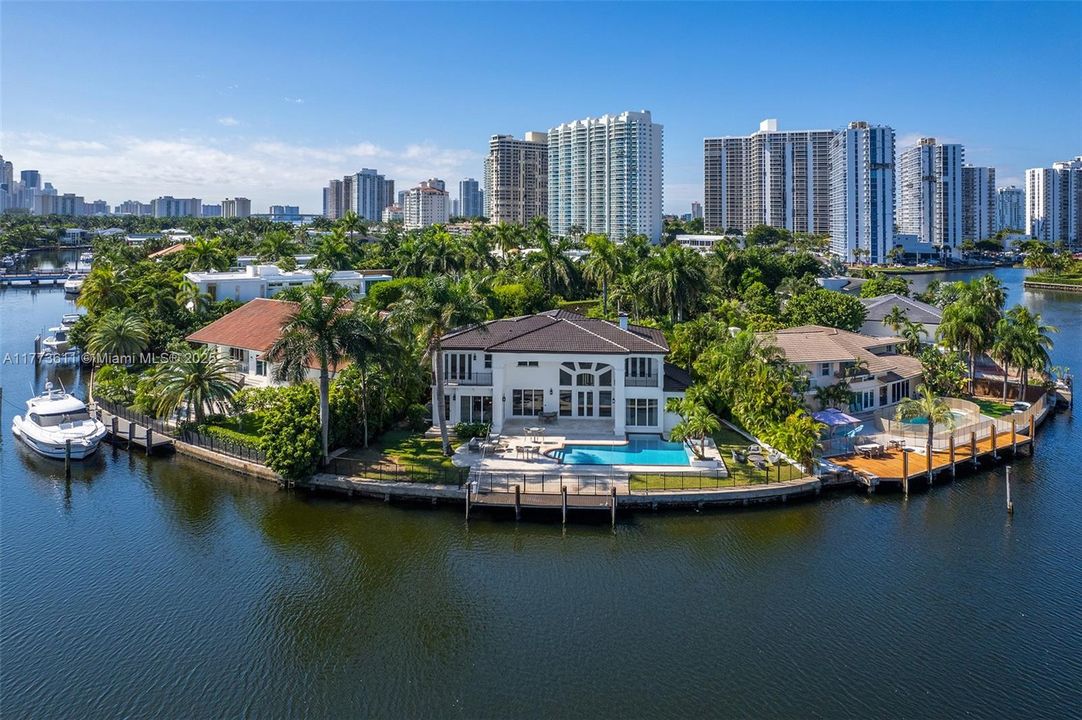 For Sale: $9,225,000 (6 beds, 5 baths, 4413 Square Feet)