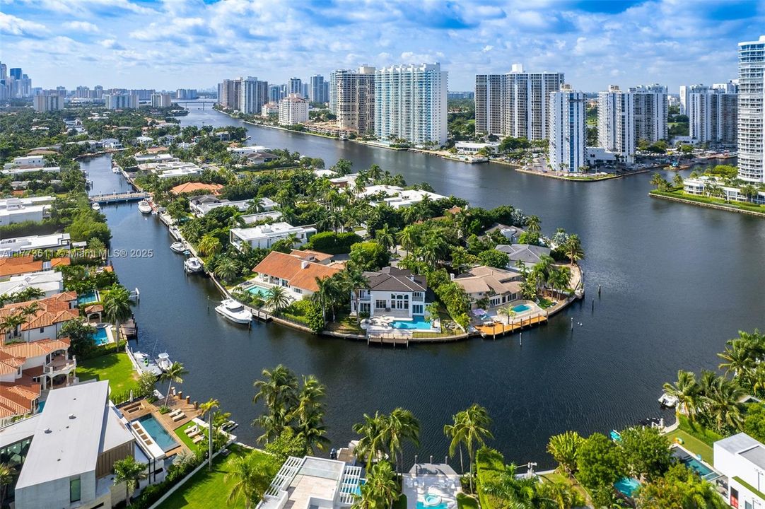 For Sale: $9,225,000 (6 beds, 5 baths, 4413 Square Feet)