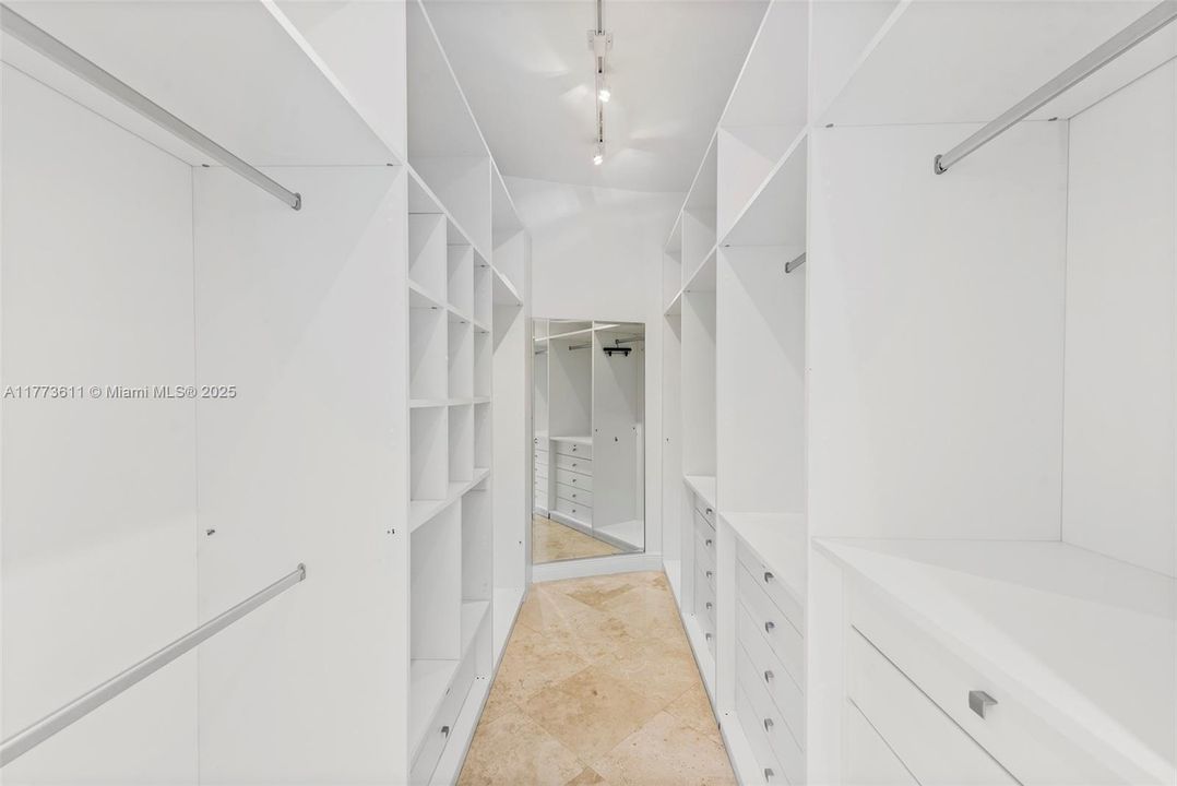 For Sale: $9,225,000 (6 beds, 5 baths, 4413 Square Feet)