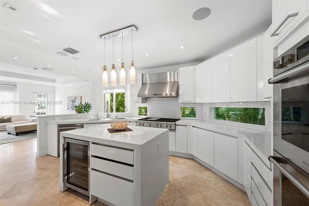 For Sale: $9,225,000 (6 beds, 5 baths, 4413 Square Feet)