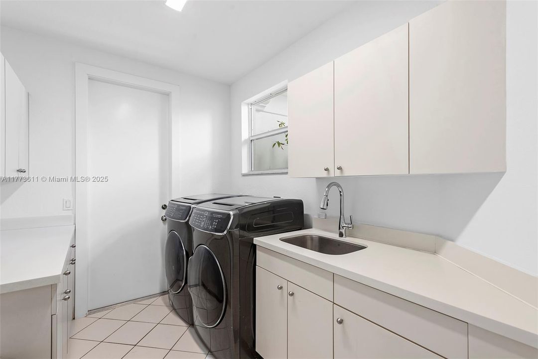 For Sale: $9,225,000 (6 beds, 5 baths, 4413 Square Feet)