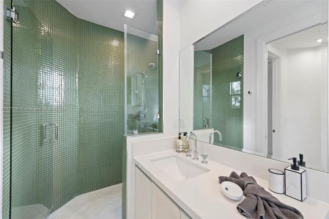 For Sale: $9,225,000 (6 beds, 5 baths, 4413 Square Feet)