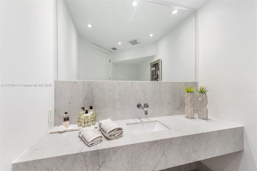 For Sale: $9,225,000 (6 beds, 5 baths, 4413 Square Feet)