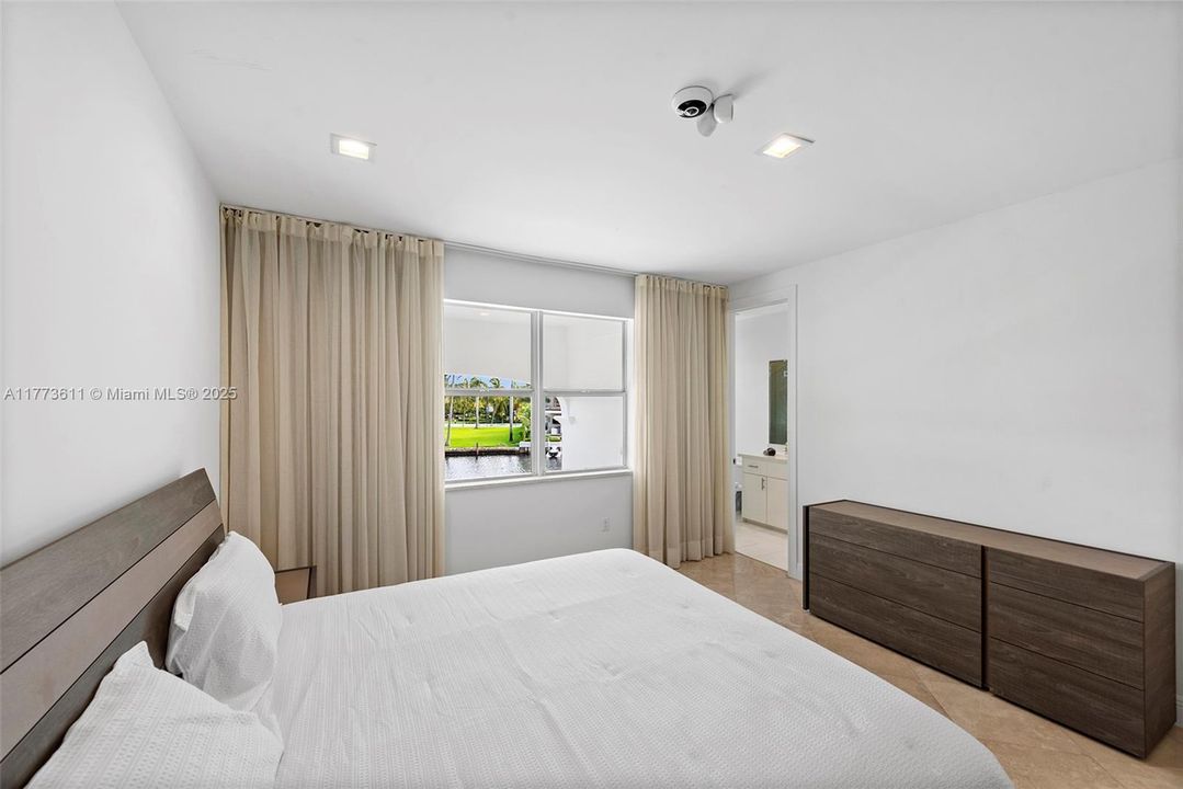 For Sale: $9,225,000 (6 beds, 5 baths, 4413 Square Feet)